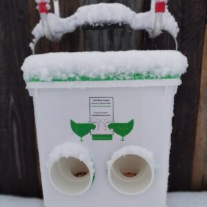 Mangeoire suspendue pour poulets 7 kg (2 ports) + Abreuvoir 10L avec 2 tétines horizontales